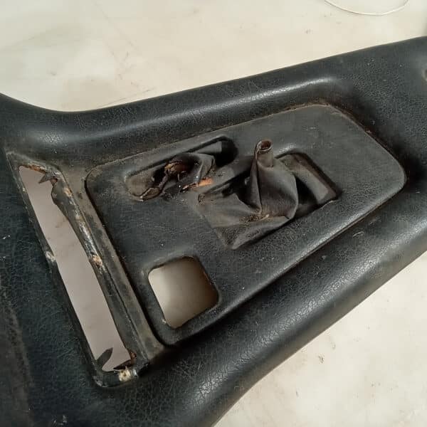 160626 1980 TVR 3000S Centre Console Retrim 31