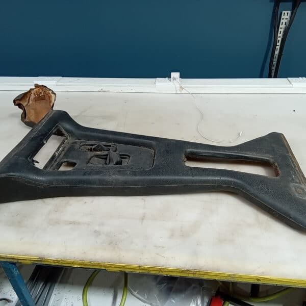 160626 1980 TVR 3000S Centre Console Retrim 32