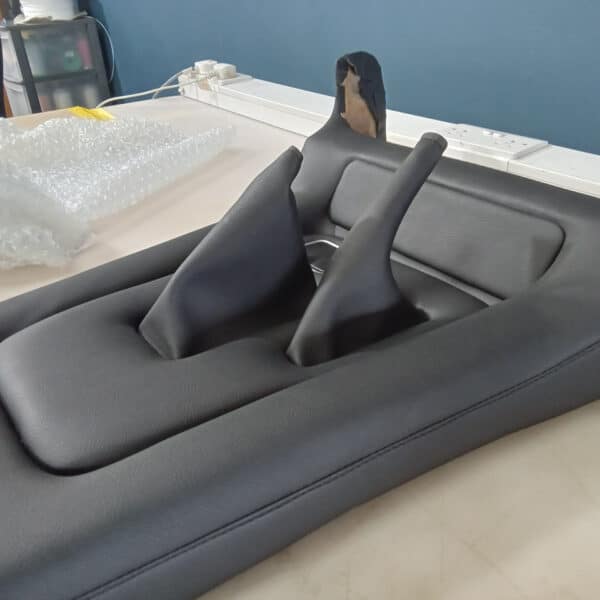 160626 1980 TVR 3000S Centre Console Retrim 33