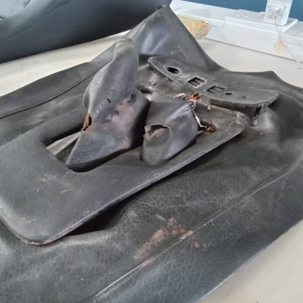 160626 1980 TVR 3000S Centre Console Retrim 34