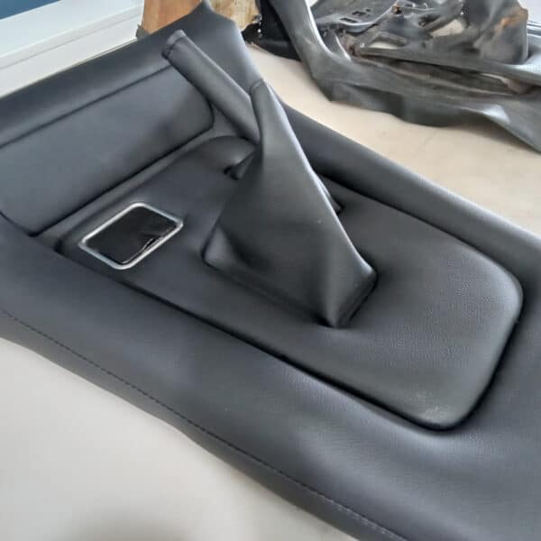 160626 1980 TVR 3000S Centre Console Retrim 35