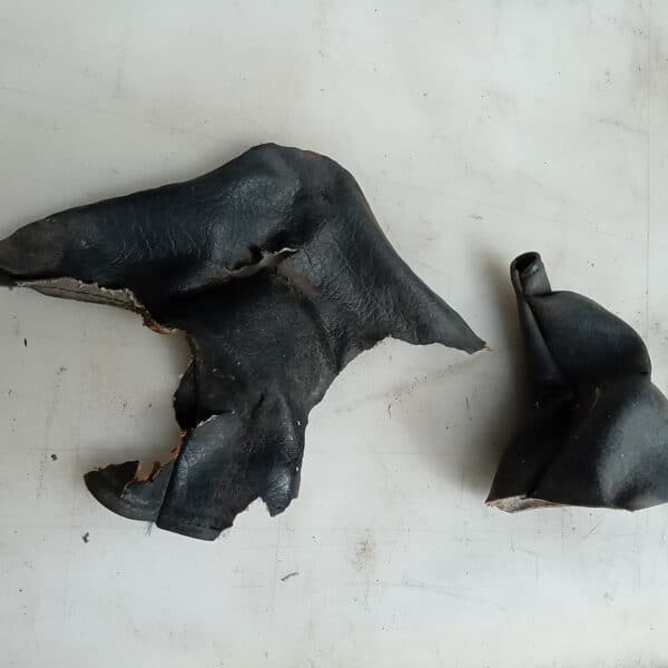 160626 1980 TVR 3000S Centre Console Retrim 40