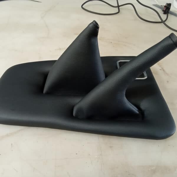 160626 1980 TVR 3000S Centre Console Retrim 8