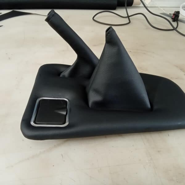 160626 1980 TVR 3000S Centre Console Retrim 9
