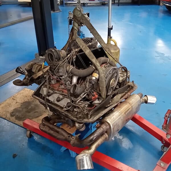 160626 1981 Porsche 911 Engine and Gearbox Removal 2