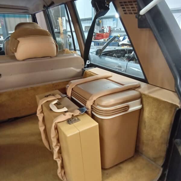 170626 1982 Range Rover In Vogue Straps for tea set and cooler 2