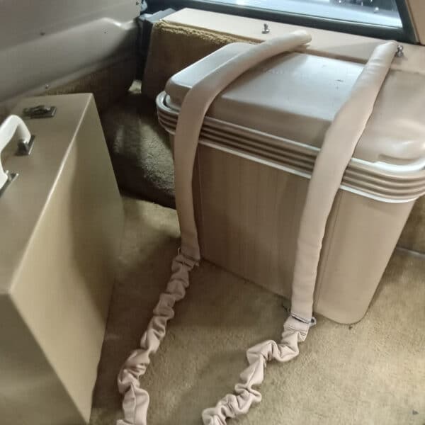 170626 1982 Range Rover In Vogue Straps for tea set and cooler 4