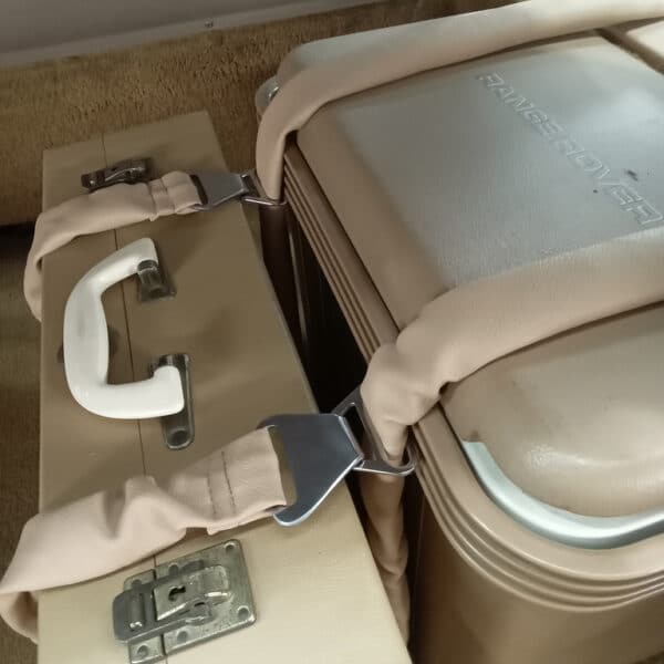 170626 1982 Range Rover In Vogue Straps for tea set and cooler