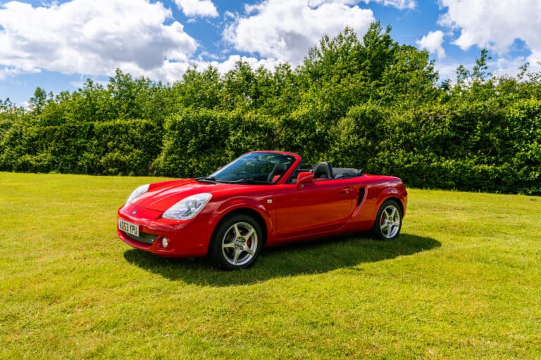 2004 Toyota MR2 21