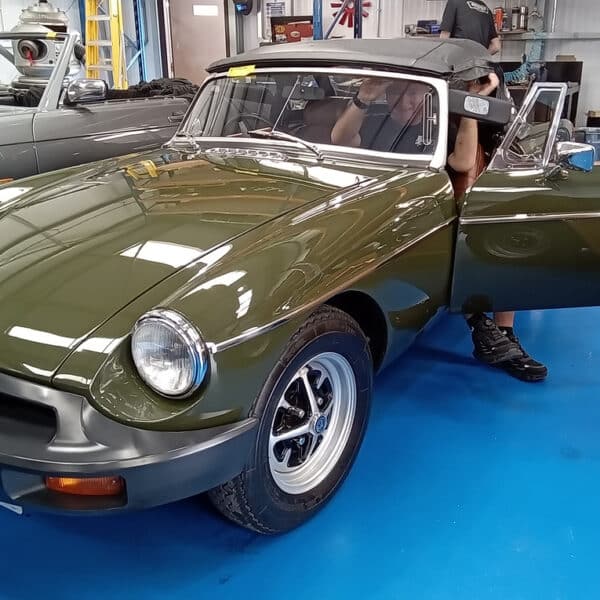 300526 1975 MG B Roadster Axle Strap 2