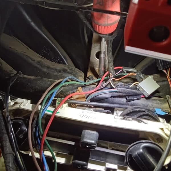 300526 2008 Land Rover Defender Pickup Wiring Repairs 2