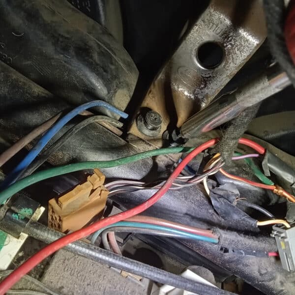 300526 2008 Land Rover Defender Pickup Wiring Repairs 3