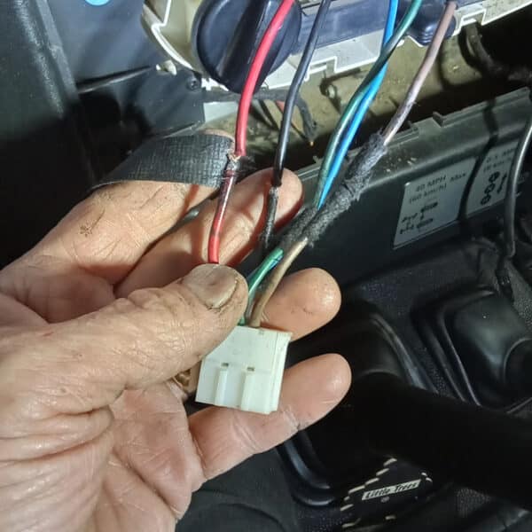 300526 2008 Land Rover Defender Pickup Wiring Repairs