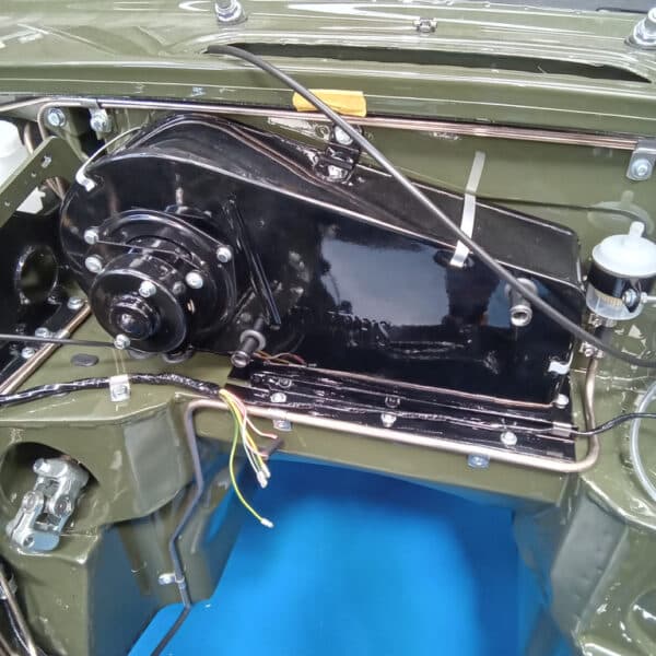 030726 1975 MGB GT V8 6