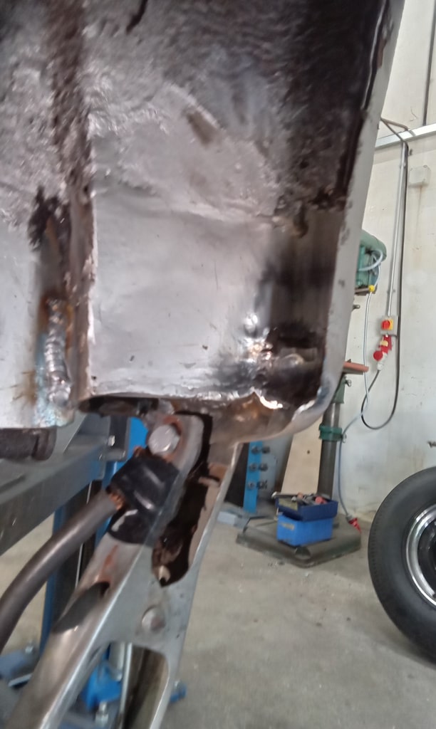 070726 1958 Rover 90 OSR Arch Repair