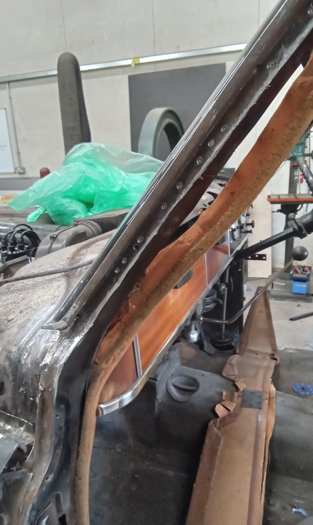 070726 1958 Rover 90 Rubber Channels Drilled Out 13