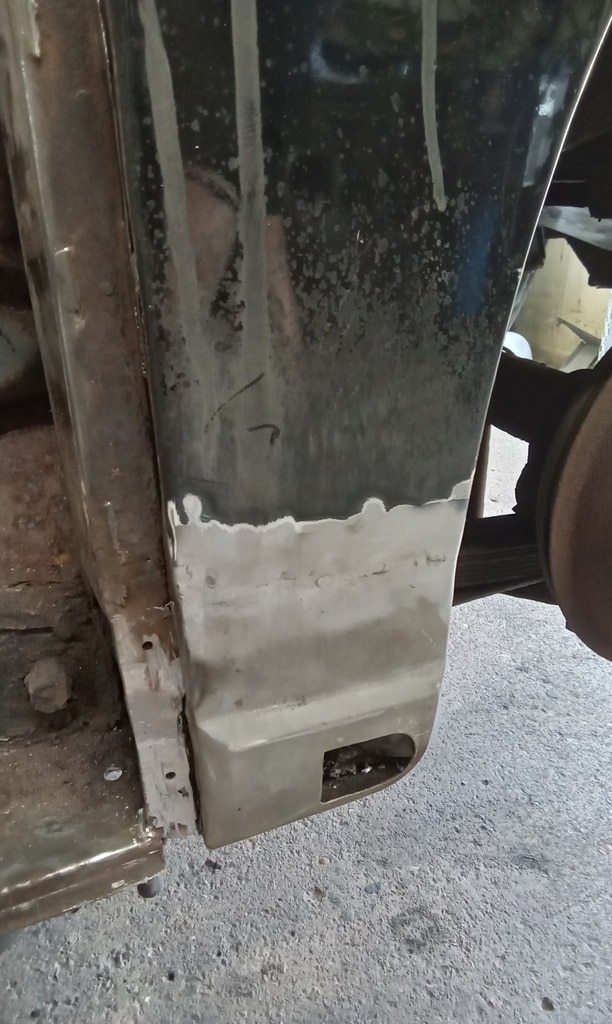 070726 1958 Rover 90 Rubber Channels Drilled Out 8