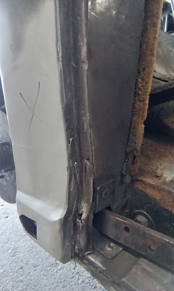 070726 1958 Rover 90 Rubber Channels Drilled Out