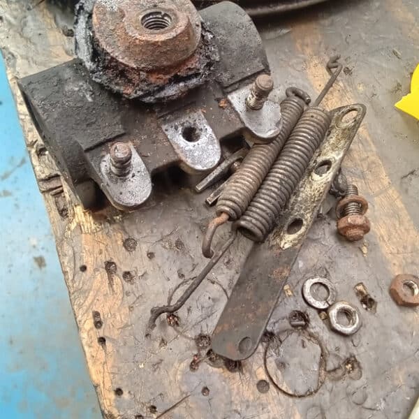 080726 1952 Bentley MkVI Drophead Front Brakes and Hood Removed 18