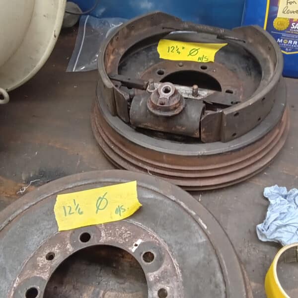 080726 1952 Bentley MkVI Drophead Front Brakes and Hood Removed