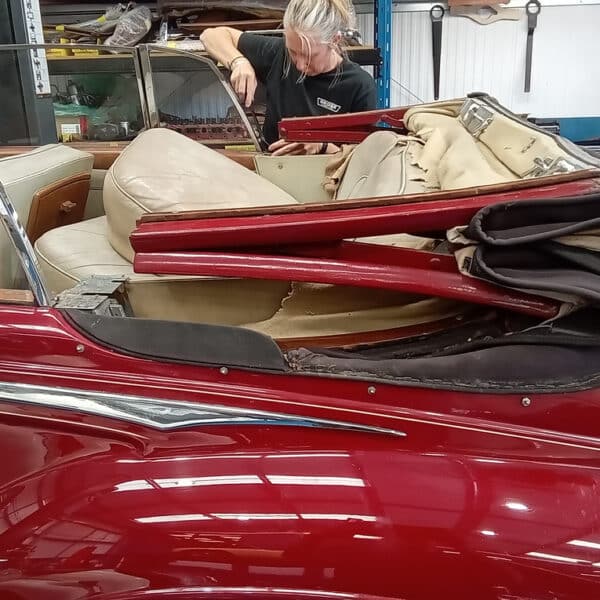 080726 1952 Bentley MkVI Drophead Front Brakes and Hood Removed 7