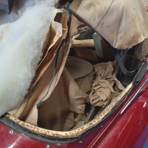080726 1952 Bentley MkVI Drophead Hood and Headliner Strip Down 21