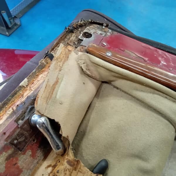 080726 1952 Bentley MkVI Drophead Hood and Headliner Strip Down 31
