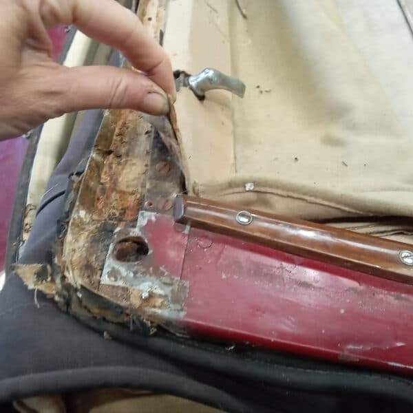 080726 1952 Bentley MkVI Drophead Hood and Headliner Strip Down 35