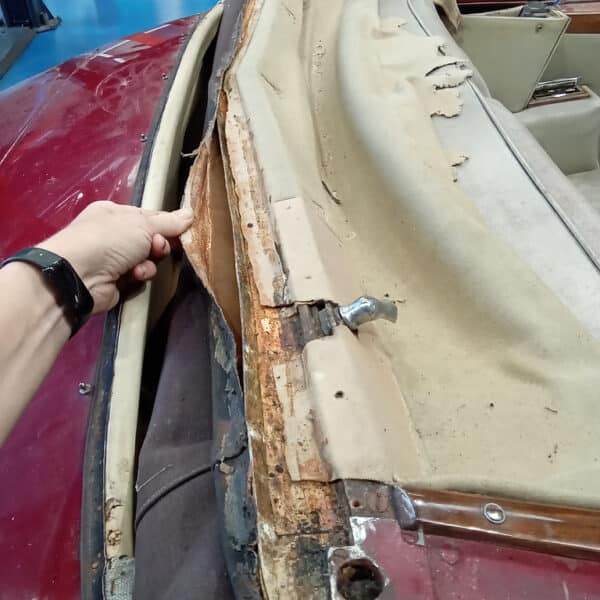 080726 1952 Bentley MkVI Drophead Hood and Headliner Strip Down 36