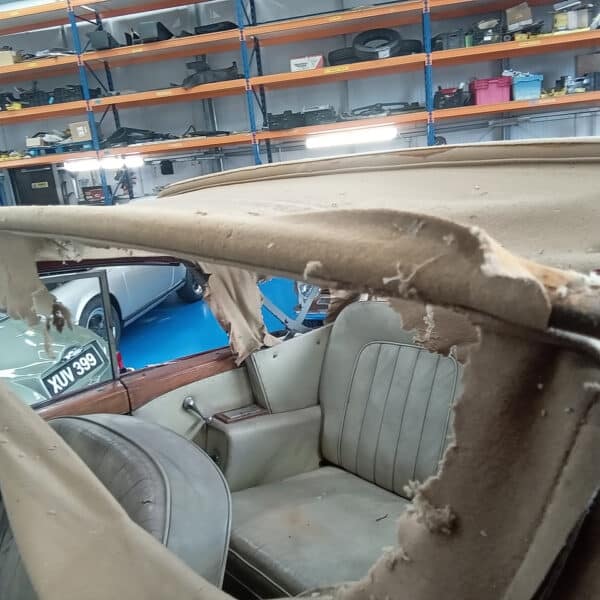 080726 1952 Bentley MkVI Drophead Hood and Headliner Strip Down 39