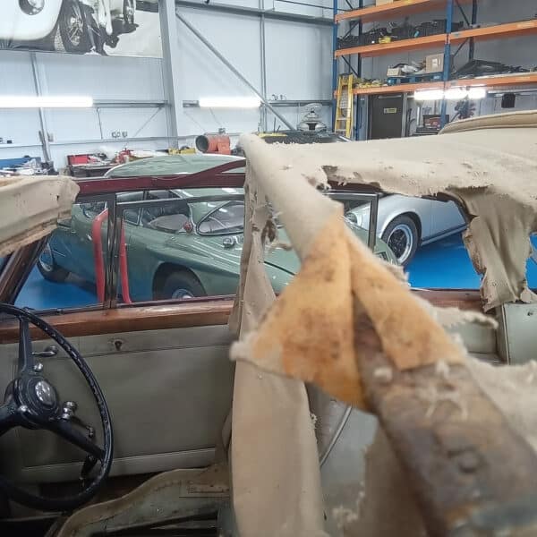 080726 1952 Bentley MkVI Drophead Hood and Headliner Strip Down 40