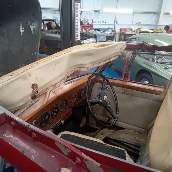 080726 1952 Bentley MkVI Drophead Hood and Headliner Strip Down 41