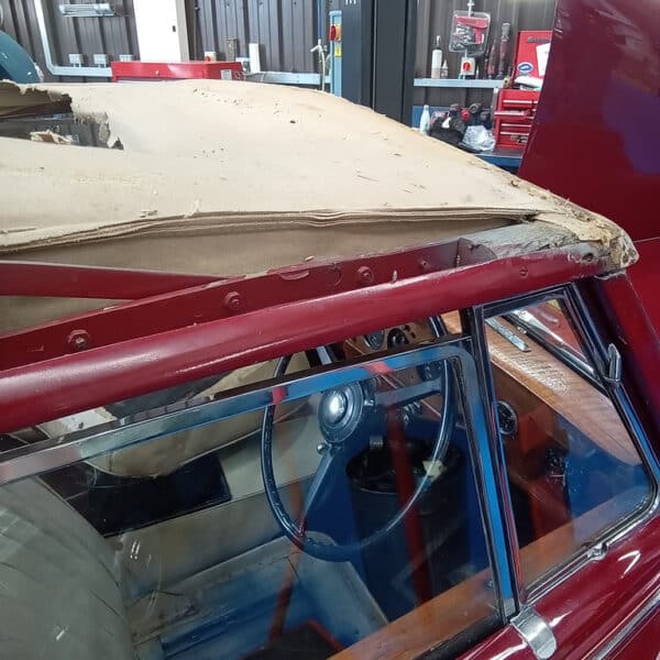 080726 1952 Bentley MkVI Drophead Hood and Headliner Strip Down 44
