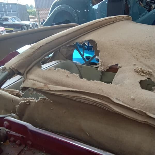 080726 1952 Bentley MkVI Drophead Hood and Headliner Strip Down 46