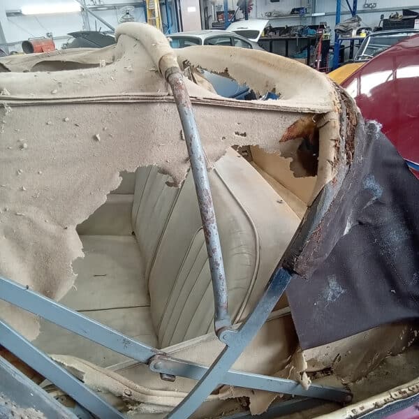 080726 1952 Bentley MkVI Drophead Hood and Headliner Strip Down 50
