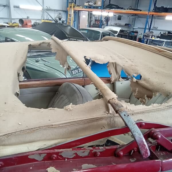 080726 1952 Bentley MkVI Drophead Hood and Headliner Strip Down 52