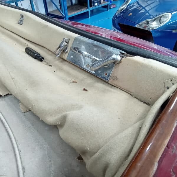 080726 1952 Bentley MkVI Drophead Hood and Headliner Strip Down 57