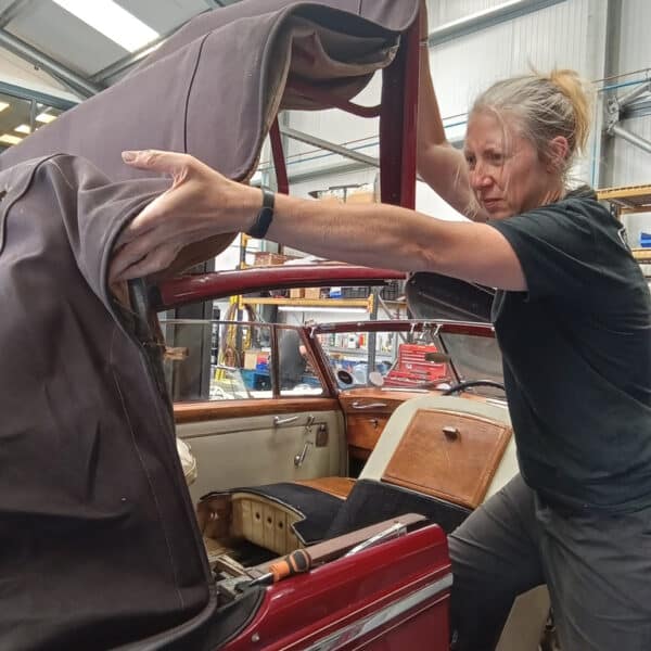 080726 1952 Bentley MkVI Drophead Hood and Headliner Strip Down 59