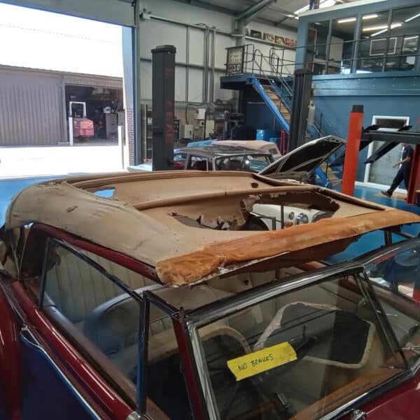 080726 1952 Bentley MkVI Drophead Hood and Headliner Strip Down 8