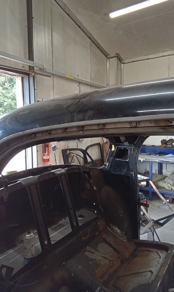 080726 1958 Rover 90 Rubber Channels welded in 4