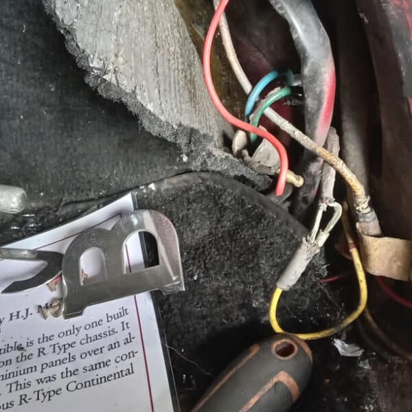 090726 1952 Bentley MkVI Drophead All Lighting Wires Chewed 6