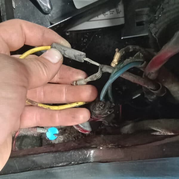 090726 1952 Bentley MkVI Drophead All Lighting Wires Chewed