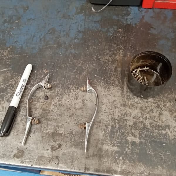 090726 1952 Bentley MkVI Drophead Bonnet Handles