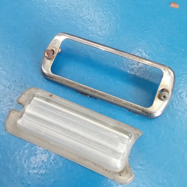 090726 1952 Bentley MkVI Drophead Rear Lights Chewed and Broken 2