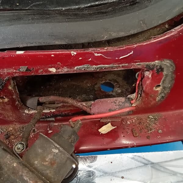 090726 1952 Bentley MkVI Drophead Rear Lights Chewed and Broken 4