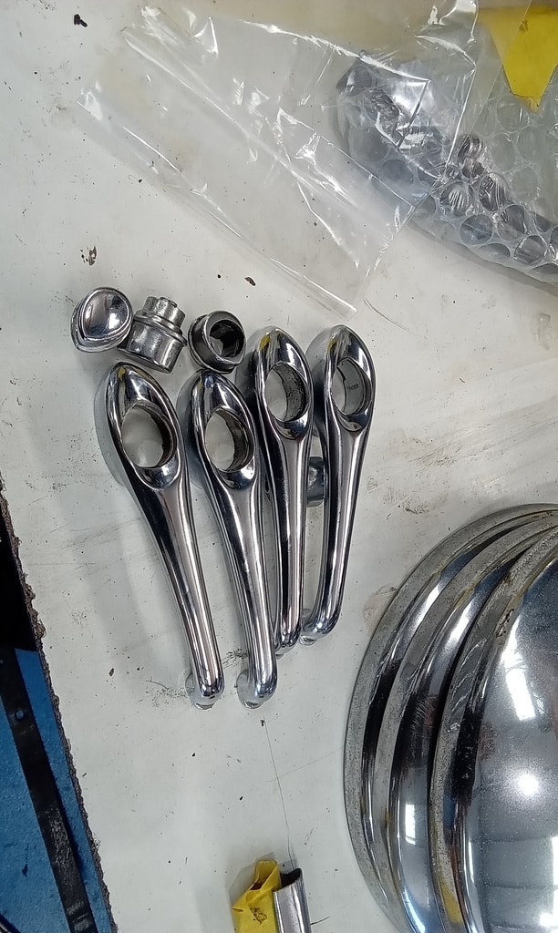 090726 1958 Rover 90 Chromework and Trims Removed and Catalogued 40