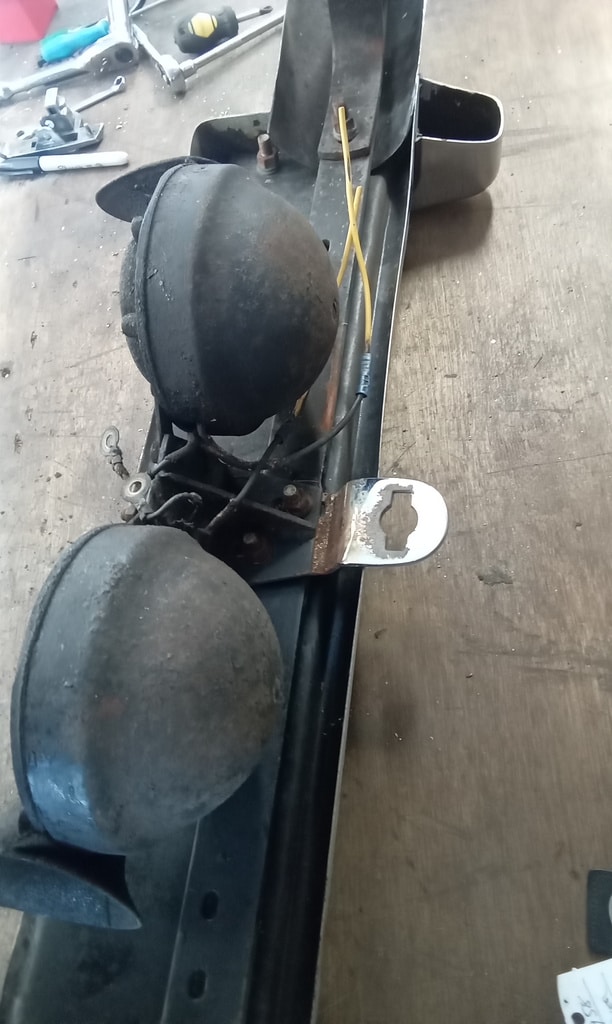 090726 1958 Rover 90 Chromework and Trims Removed and Catalogued 44