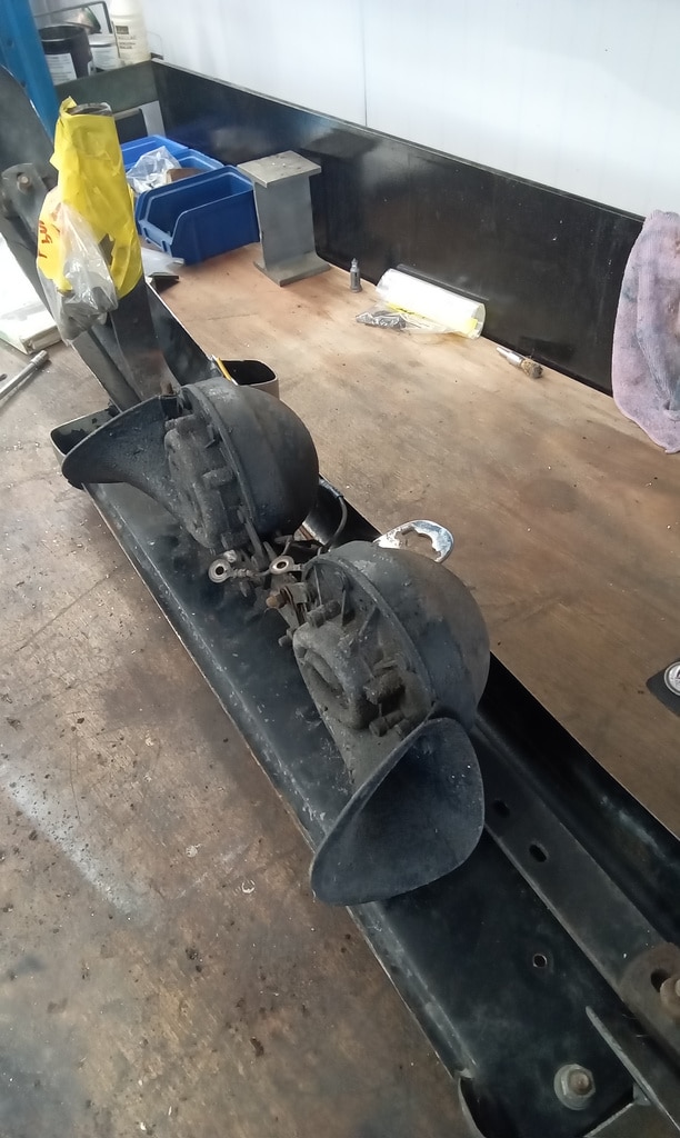 090726 1958 Rover 90 Chromework and Trims Removed and Catalogued 45