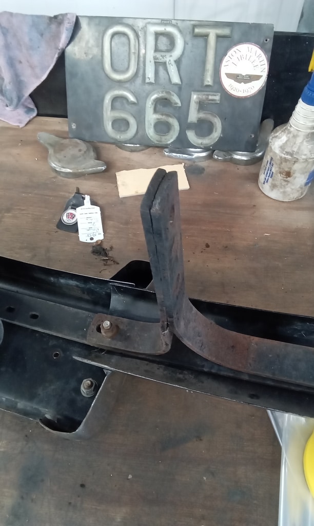 090726 1958 Rover 90 Chromework and Trims Removed and Catalogued 46