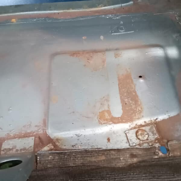 090726 1967 Austin Healey 3000 New Tank Prep 5
